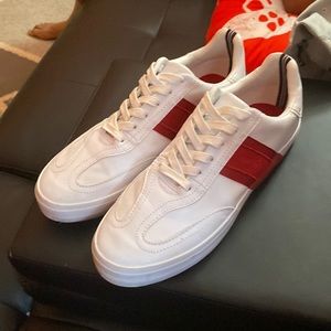 White nautical shoe with red stripe
